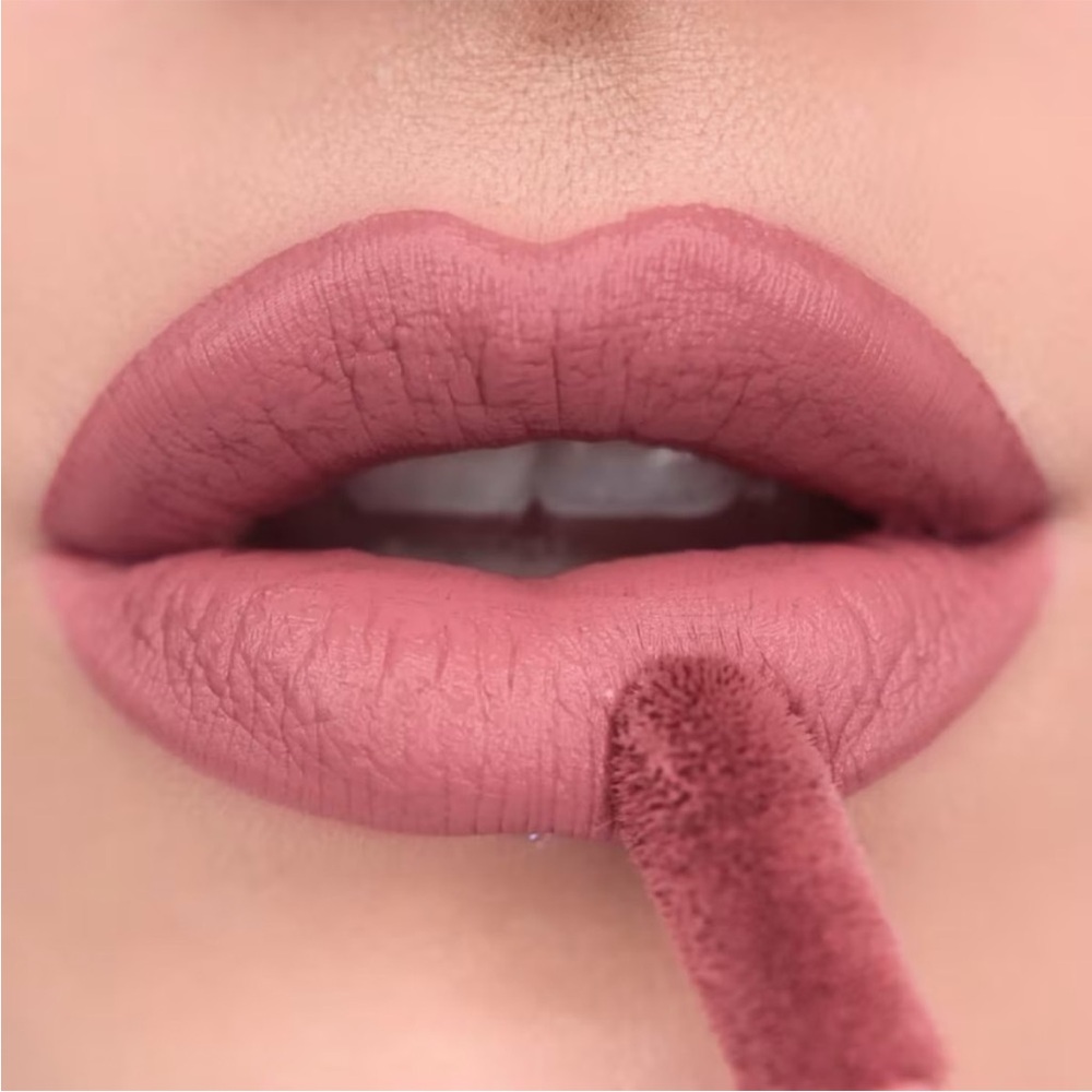 Makeup Revolution Matte Bomb Creamy
Velvet Finish Liquid Lipstick - Fancy Pink